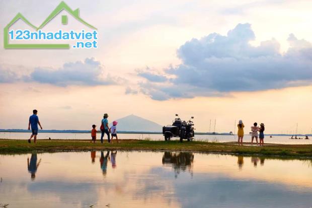 Đất view hồ Dầu Tiếng xã Định An, lô góc thích hợp làm nhà nghỉ dưỡng, 32x43, 1ty980 SHR
