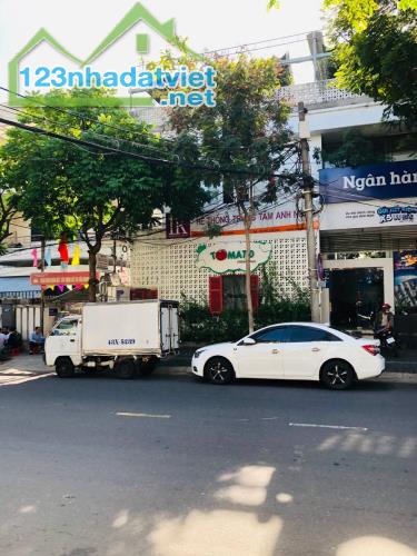 Bán nhà đường Nguyễn Thị Minh Khai - Ngang 21,8m - Giá 180tr/m2 - 3