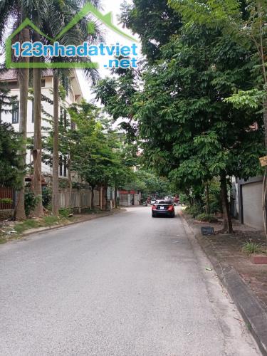Bán biệt thự Phú Điền, Từ Sơn, diện tích 261m2 nhà 3 tầng xây thô, giá bán 50tr/m2 - 1