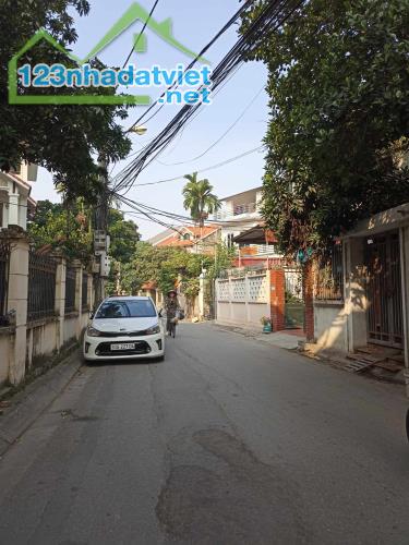 Bán đất Thạch Bàn - Long Biên 80m2 x 5.5 m MT, ô tô 7 chỗ, Gần chợ Đồng Dinh