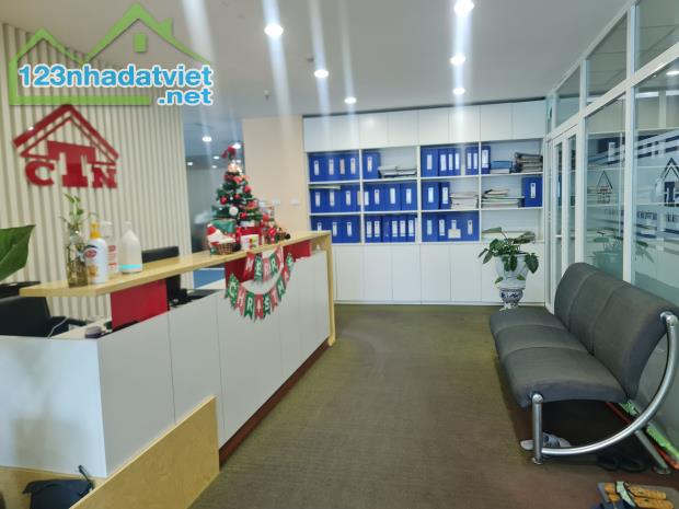 Cho thuê văn phòng tại Dương Đình Nghệ  quận Cầu Giấy, 215m2 giá chỉ từ 250 nghìn/m2