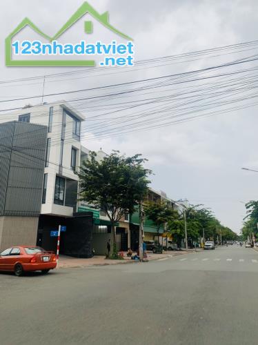 Căn góc nhà thô 1 trệt 2 lầu 90m2 mặt tiền N4 khu Song Ngữ Lạc Hồng, phường Bửu Long - 4