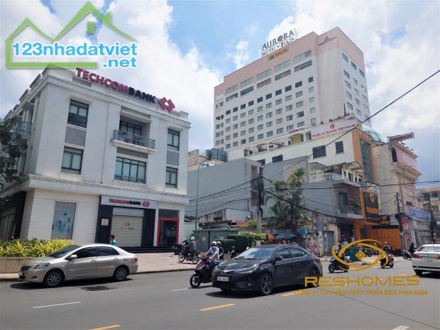 Nhà bán Mặt tiền kinh doanh Phạm Văn Thuận; 420m2 ngang 10m đang cho thu nhập 1,8 tỷ/năm - 2