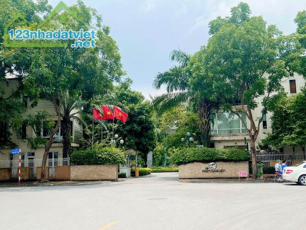 Bán biệt thự sân vườn Việt Hưng Long Biên đẳng cấp  hiện đại an ninh 3 thoáng 210m2 MT 12m