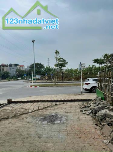 Bán đất kinh doanh vị trí cực đẹp mặt đường Phạm Văn Đồng, TP HD, 102m2, mt 6m - 1