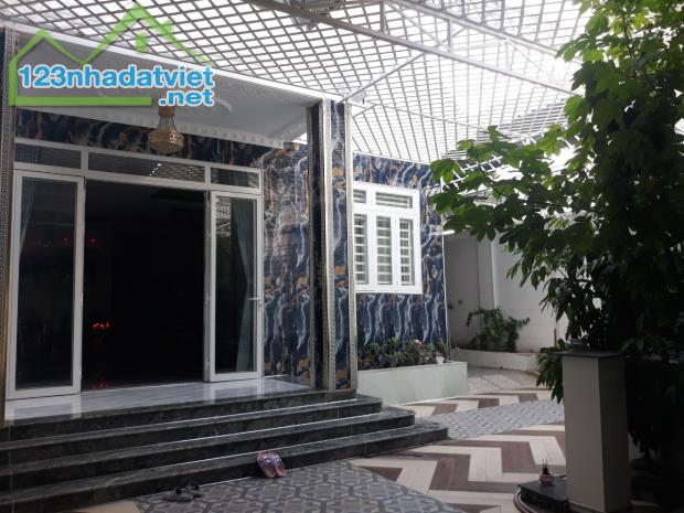Bán Nhà Thị Trấn Hóc Môn 👉 Biệt Thự 336 m2 👉 Chỉ 14 triệu /m2👉 Đi Bộ Ra Chợ - 1