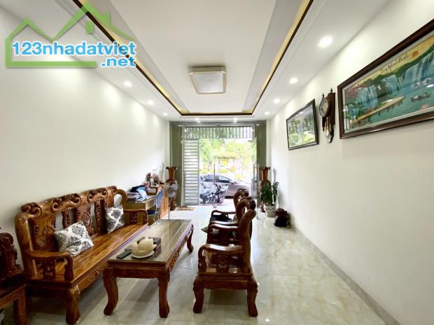 Cho thuê nhà DT 60m2 xây 3 tầng đầy đủ nội thất thuộc KĐT Hà Quang 2 - 1