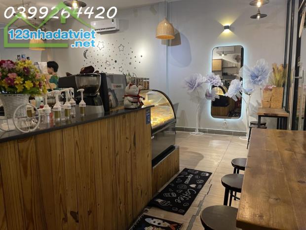 Quán The Moon Coffee Địa chỉ: 117 Nguyễn Thị Kiểu, P. Tân Thới Hiệp, Quận 12, Thành phố