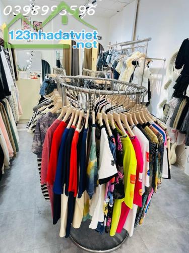 Cho thuê mặt bằng đang mở shop quần áo - Địa chỉ: 435 Huỳnh Văn Bánh, p13, quận Phú - 3