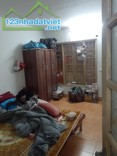 Cho thuê nhà riêng 2 phòng ngủ nóng lạnh, điều hoà ngõ phố Trương Định gần cty bánh Hải Hà - 1