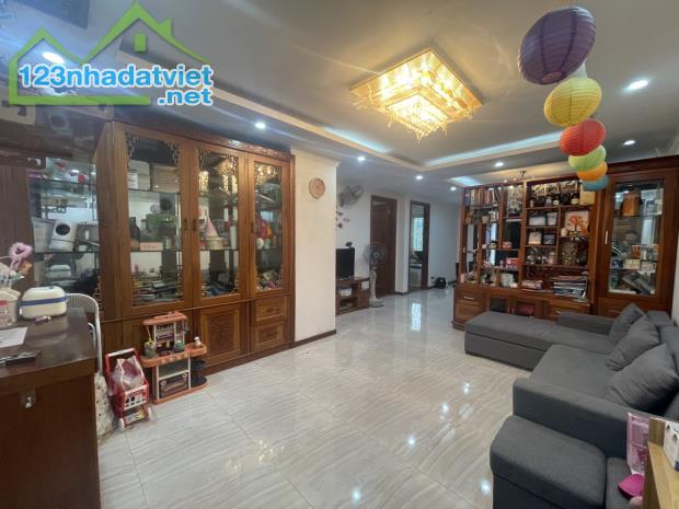 Bán căn hộ HH1 Dương Đình Nghệ, 100m 3PN 2WC nhà đẹp đủ đồ giá hơn 4 tỷ thương lượng - 1