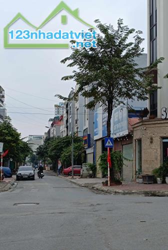 Bán đất TDC Phân Lô vỉa hè Long Biên,HN 60m2 ,MT 5,7m giá 5,95 Tỷ.