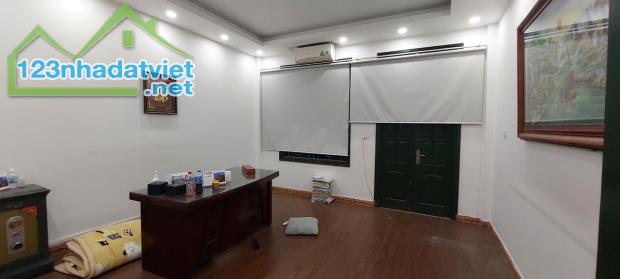 Cho thuê nhà văn phòng 60Mx3.5T vỉa hè rộng gần Aeon Mall Long Biên - 1