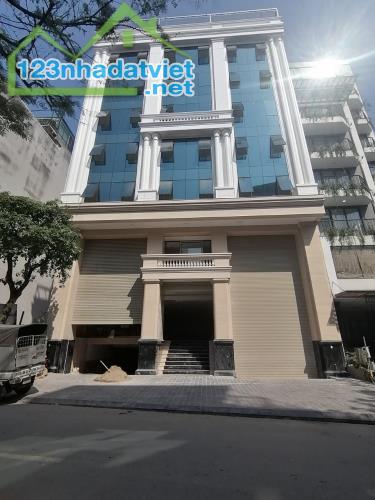 Bán toà 11 tầng siêu VIP mặt phố Dịch Vọng Hậu - Duy Tân Dt 550m2 Mt 16m. Giá bán: 350 tỷ
