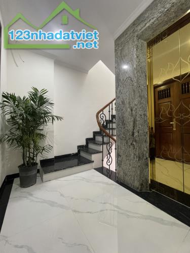 Duy nhất 1 căn bán nhà Phú Diễn phân lô 7 tầng thang máy 43m 2 mặt ngõ ô tô vào nhà ở