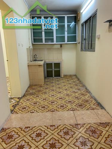 Cho thuê căn hộ khép kín tại tầng 4 chung cư nhà A 131 Thanh Nhàn, quận Hai Bà Trưng, Hà