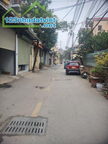 Bán đất ngay BX Yên Nghĩa,Hà Đông,ngõ rộng 2.5m.