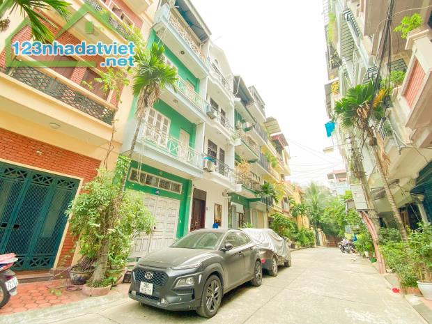 Cho thuê nhà riêng Đình thôn, mỹ đình ô tô đỗ cửa 75m2x5T ở, làm Vp, Bán Online