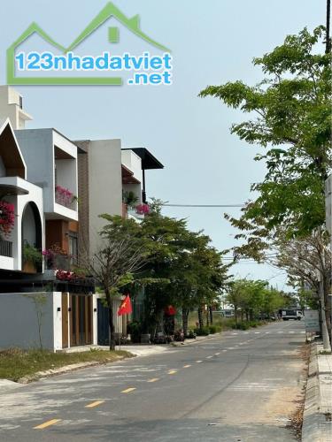 Bán lô đất đường Nguyễn Thúy (đường 7m5) gần biển, hướng Đông Bắc, giá 3,44 tỷ. 0942992361 - 2