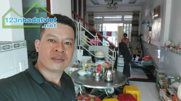 Gấp bán ! Nhà hẻm xe hơi Nguyễn Cửu Phú 68m² ( 4 x 17 ( 4 Tầng BTCT 4PN