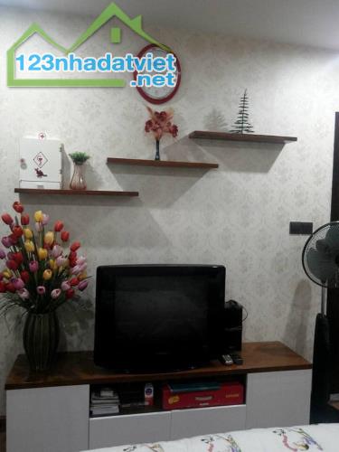 Cho thuê căn hộ 2 phòng ngủ chung cư Home City- Nguyễn Chánh giá 16tr, 70m2 ( 2 ngủ , 2 - 1