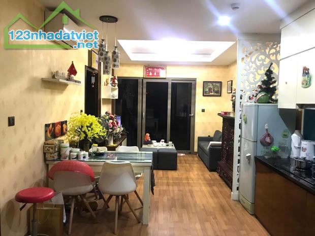 Cho thuê căn hộ 2 phòng ngủ chung cư Home City- Nguyễn Chánh giá 16tr, 70m2 ( 2 ngủ , 2 - 2