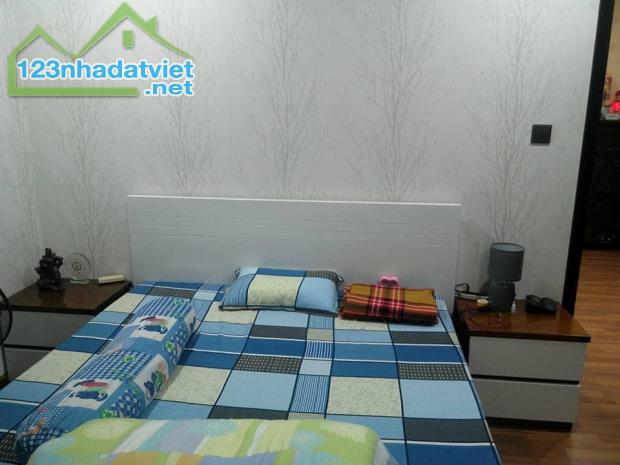 Cho thuê căn hộ 2 phòng ngủ chung cư Home City- Nguyễn Chánh giá 16tr, 70m2 ( 2 ngủ , 2 - 3