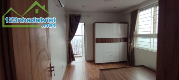 Gia đình cần bán căn hộ chung cư 98 Phùng Hưng lô góc 85m2 giá hơn 3 tỷ - 3