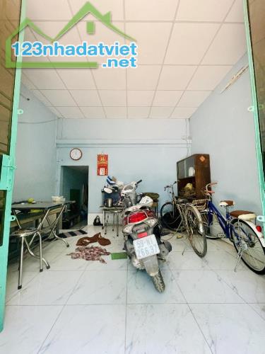 Lô góc 2 mặt tiền, không lộ giới, hẻm xe hơi Phú Thọ Hòa, Tân Phú, DT 74m2 (4x18) chỉ 5,79