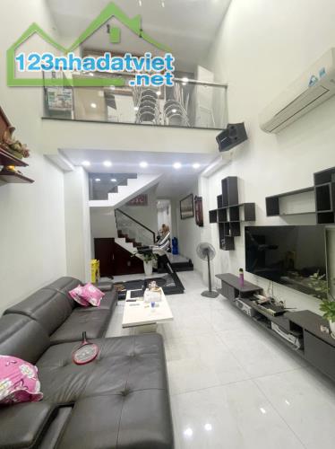 Nhà mới 5 tầng xe 7 chỗ đậu trước cửa Full nội thất Phạm Hùng P4Q8 - 4