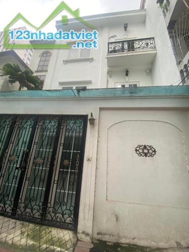 Cho thuê nhà 3 tầng rộng 80m2 ngõ phố Hoàng Quốc Việt phù hợp hộ gia đình, văn phòng, kd