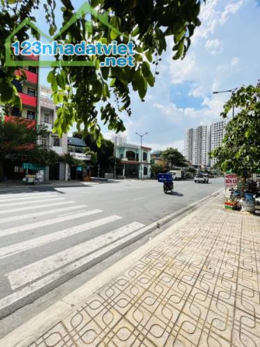 Nhà C4 mặt tiền đường Tô Hiệu, P Hiệp Tân, Q. Tân Phú, DT 100m2 (4x25) giá 12,2 tỷ.