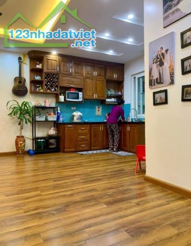 Căn hộ cc Nguyễn Xiển lô góc.DT63m², 2 ngủ 2 vệ sinh - tặng toàn bộ nội thất. SĐCC giá 2.4 - 2