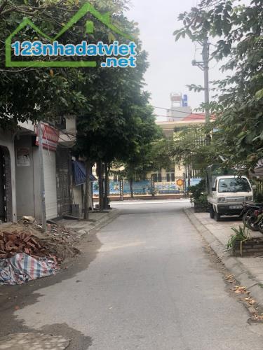 Tuyệt phẩm mặt đường nhựa KINH DOANH Trung tâm thị trấn chúc sơn 
- diện tích 69m sẵn nhà - 3