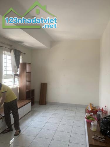 Cho thuê căn 3PN Có nội thất cơ bản  tại chung cư 35 Hồ Học Lãm,Bình Tân. Giá 6