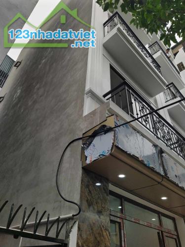 Bán nhà ngõ phố Tân Mai DT 32m,  5 tầng MT 3,2 m,giá 3,9 tỷ