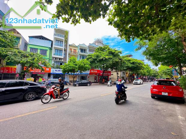 Bán nhà Mặt phố Ngọc lâm, Long Biên, vị trí đẹp, kinh doanh sầm uất.