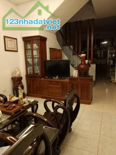 Đường Láng, Đống Đa, gần Ngã Tư Sở, đơn giản là cực rẻ, 57m2 mà có 3.8 tỉ. - 2