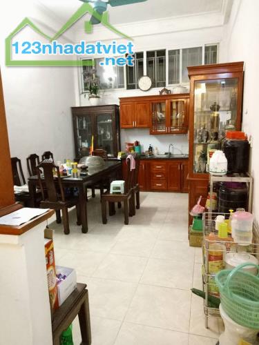 Đường Láng, Đống Đa, gần Ngã Tư Sở, đơn giản là cực rẻ, 57m2 mà có 3.8 tỉ.