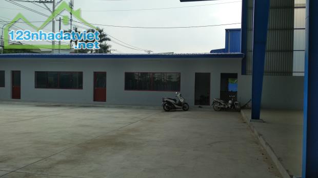 Cần cho thuê kho xưởng 2 mặt tiền Quốc Lộ 22, Hóc Môn, 3.600m2, giá cạnh tranh Hóc Môn