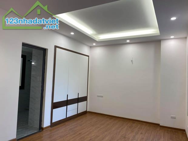 Bán nhà ,Em mặt phố Trần phú .53m2.x 7T Giá đầu tư . CALL 0913781956