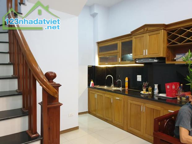 Bán nhà đường Kim Ngưu, 38m2, nhà Cực đẹp, sát Mặt phố, ngõ xe 3 gác tránh, Giá 3,9 tỷ
