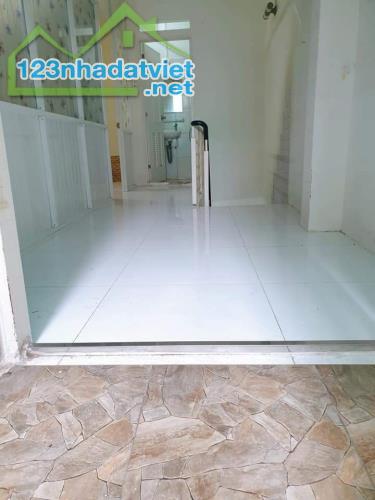 Cơ hội duy nhất sở hữu căn nhà bán gấp CMT8 Quận 10, 45m2 giá chỉ 3.8 tỉ