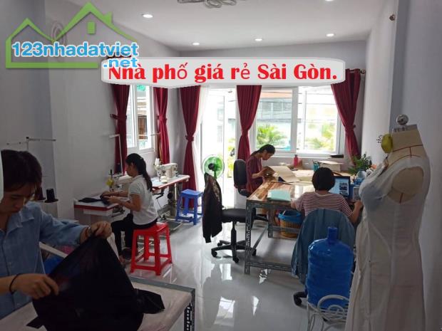 Bán nhà MT KD Nguyễn Trọng Tuyển, P8, Phú Nhuận, 40m2, 3 tầng. Ninh mặt tiền.