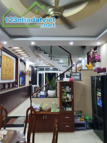 Hẻm 6m 3 tầng, 4PN, Tân Bình,45m2, ở, kinh doanh.