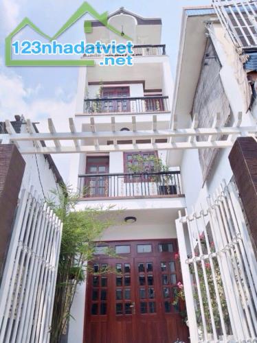 Cô nàng xinh đẹp HXH , Quận 10, 4 tầng, 50m2, chỉ 8 tỷ. LH: 0772402898