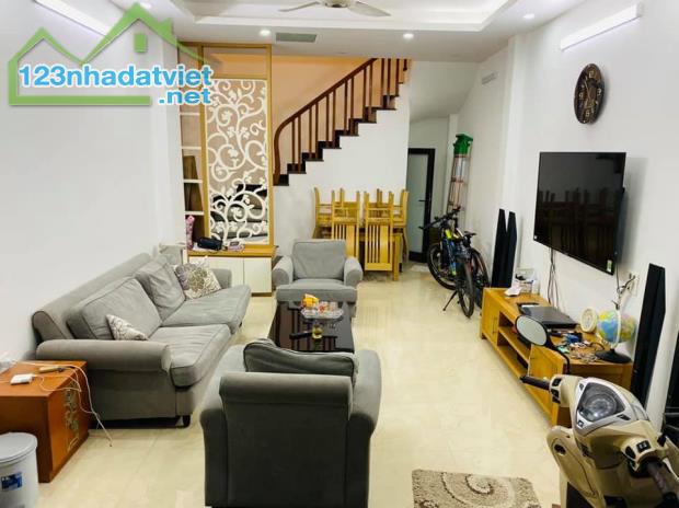 BÁN GẤP Lạc Long Quân 5 Tầng 45m2 Phân lô, Cách 15m Ôtô tránh, Nhà đẹp ở ngay 7,5 Tỷ - 4
