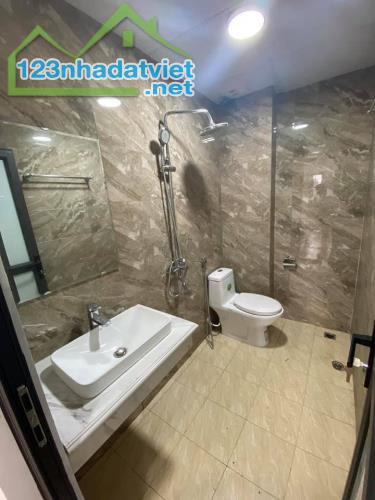 Bán nhà 5 tầng khung BT mới Kim Giang Thanh Xuân Hà Nội 4,5 tỷ