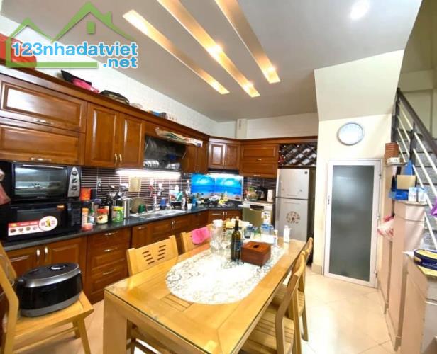 Căn Nhà siêu đẹp duy nhất ngay mặt phố Bà Triệu, quận Hà Đông, 115m2 giá chỉ 11.99 tỷ.