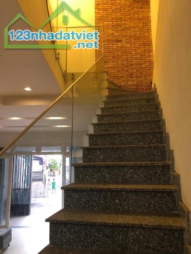 Bán nhà hẻm xe hơi ngay Cách mạng tháng 8 Quận 10 chỉ 3.65 tỉ - 1